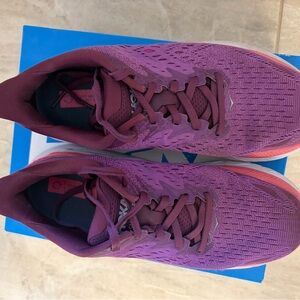 Hoka One Women’s Clifton 8